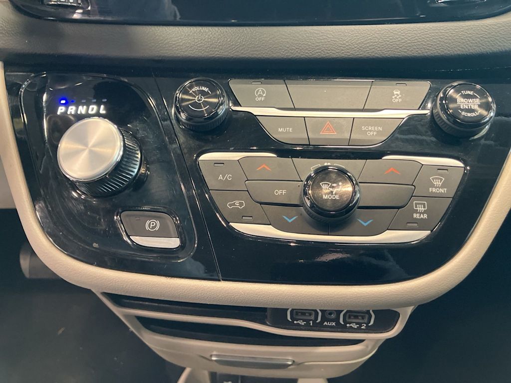 Thumbnail: 2024 Chrysler Voyager - 23