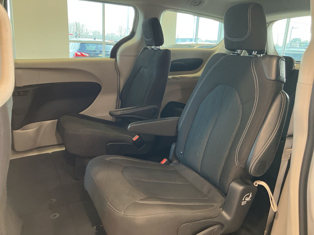 Thumbnail: 2024 Chrysler Voyager - 9