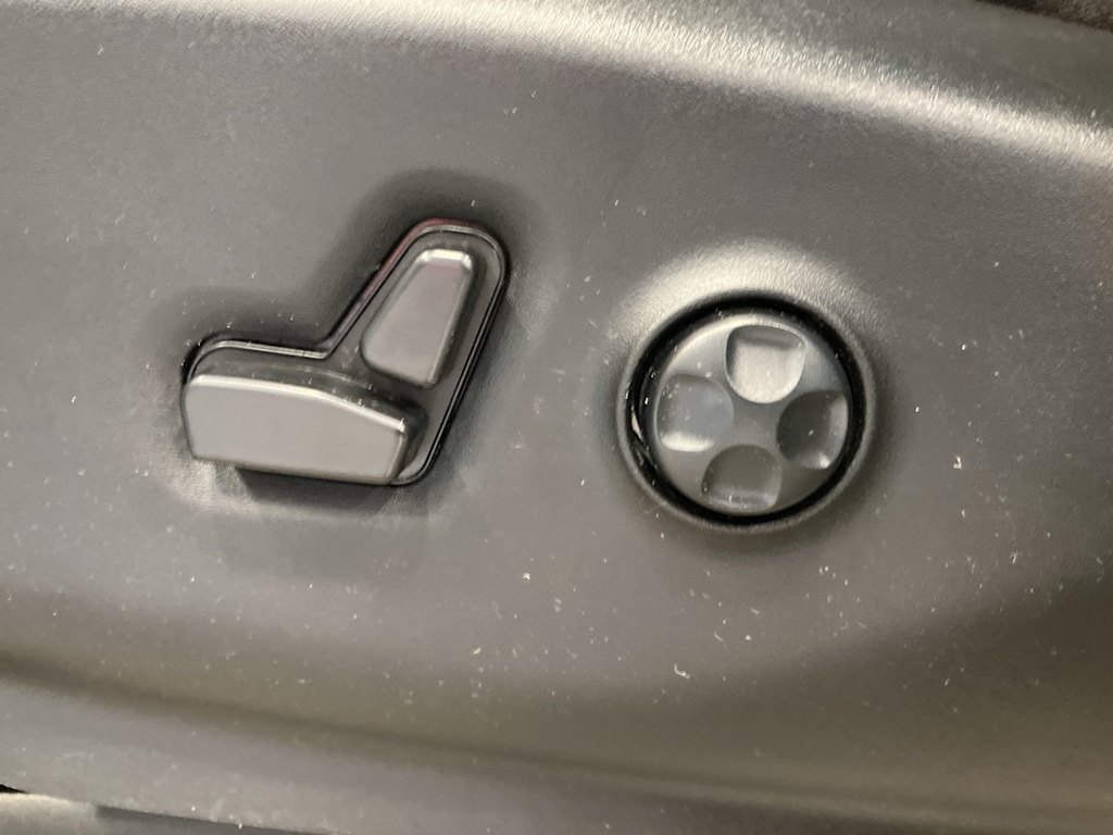 Thumbnail: 2024 Chrysler Voyager - 17