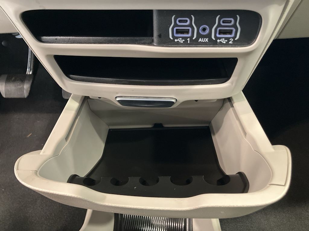 Thumbnail: 2024 Chrysler Voyager - 22