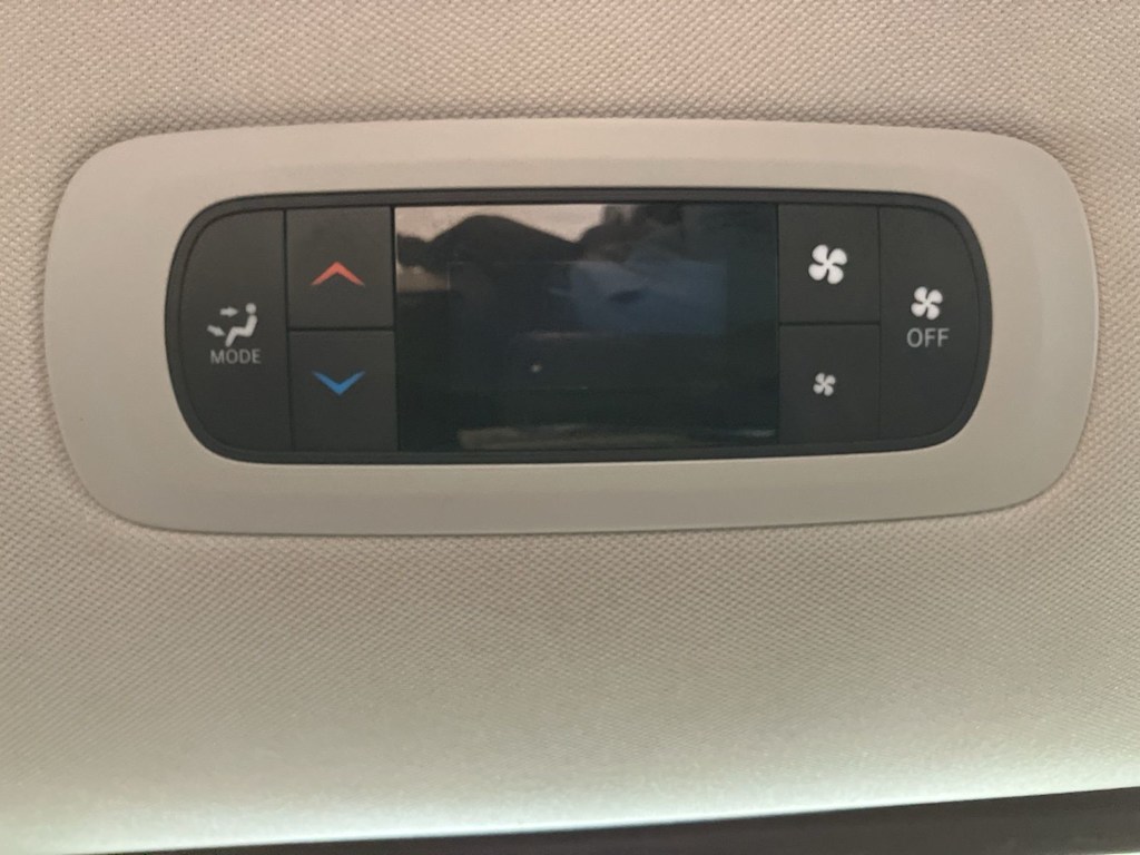 Thumbnail: 2024 Chrysler Voyager - 27