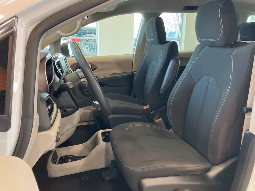 Thumbnail: 2024 Chrysler Voyager - 8