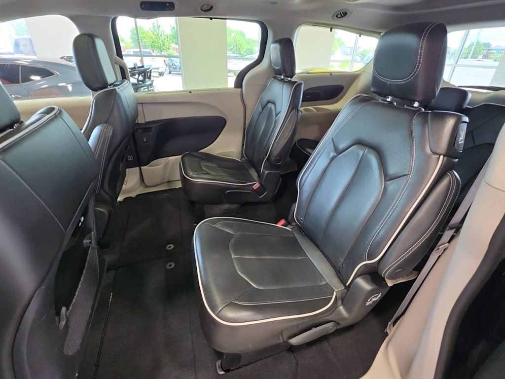 Thumbnail: 2023 Chrysler Pacifica - 8