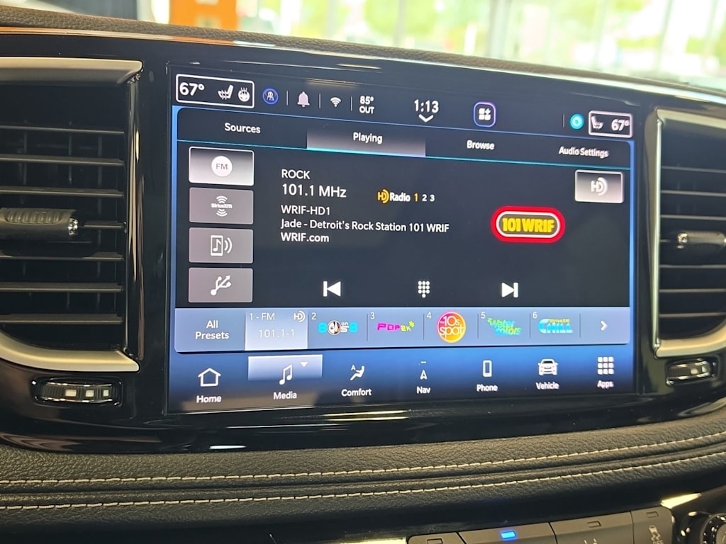 Thumbnail: 2023 Chrysler Pacifica - 9