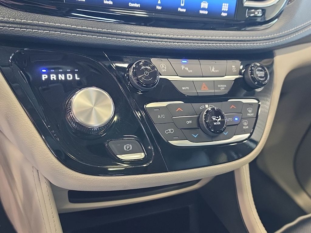 Thumbnail: 2023 Chrysler Pacifica - 33