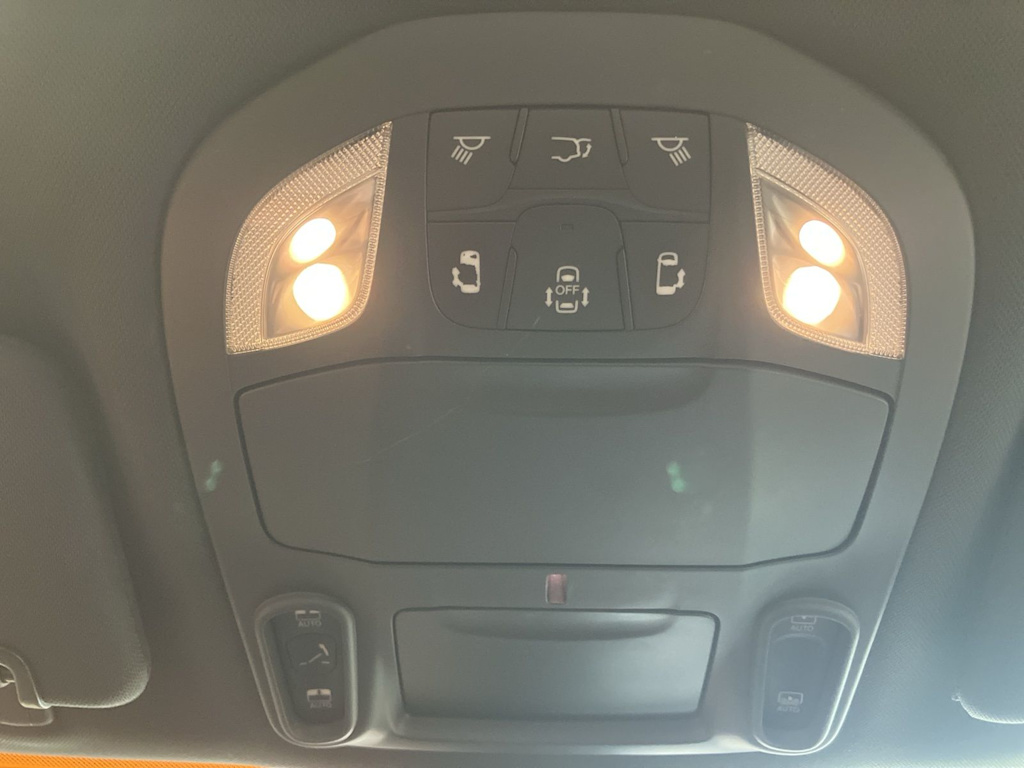 Thumbnail: 2020 Chrysler Pacifica - 28