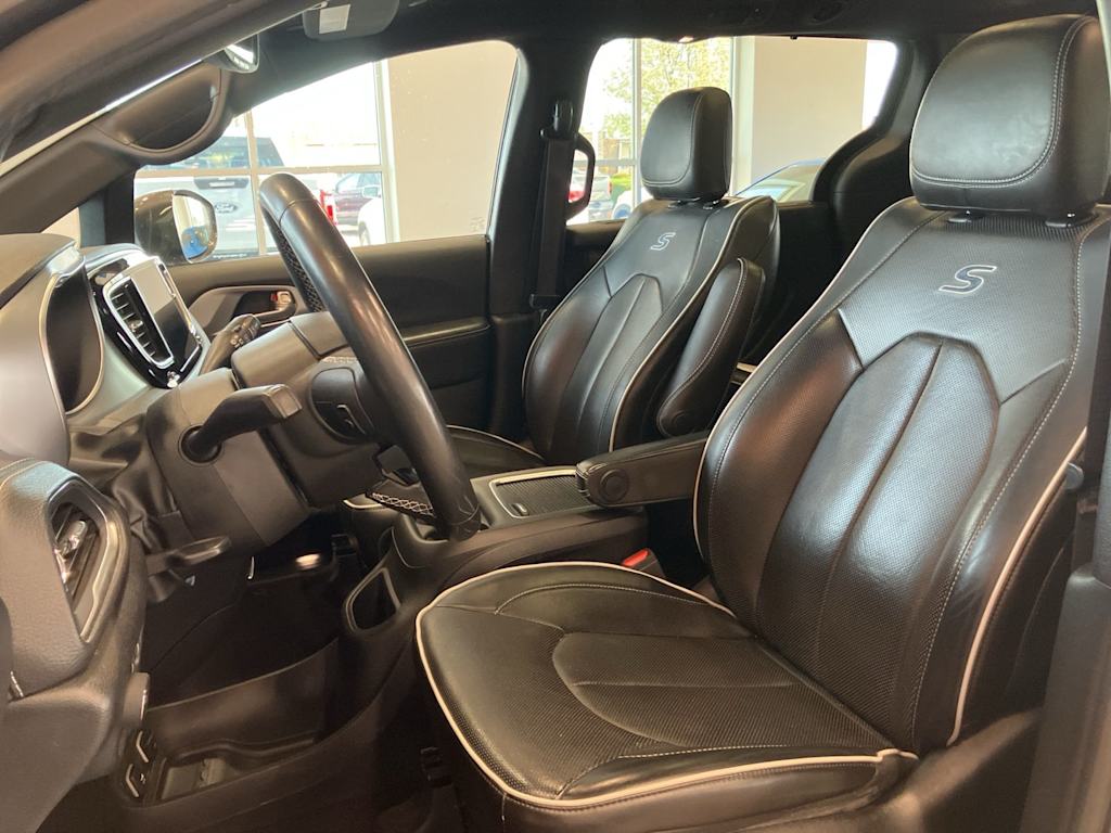 Thumbnail: 2020 Chrysler Pacifica - 8