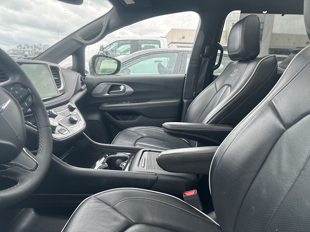 Thumbnail: 2025 Chrysler Pacifica - 7