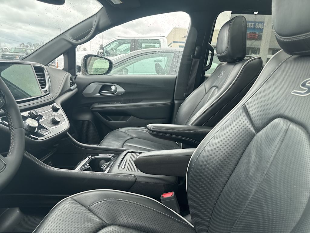 Thumbnail: 2025 Chrysler Pacifica - 6