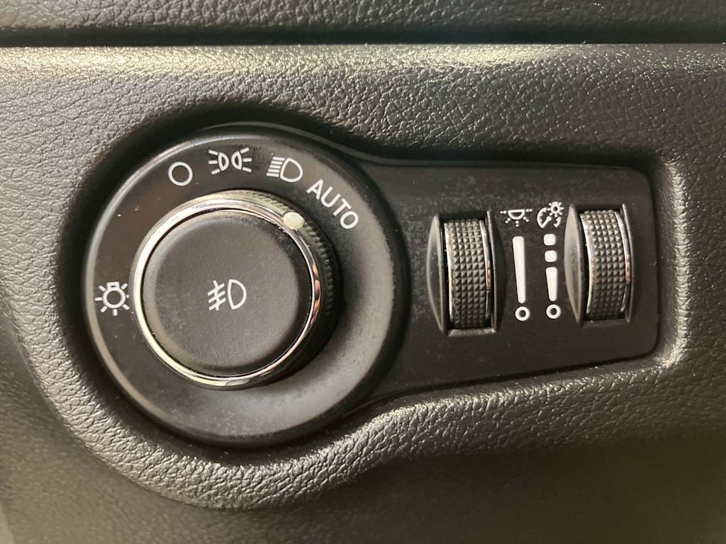 Thumbnail: 2025 Chrysler Pacifica - 21