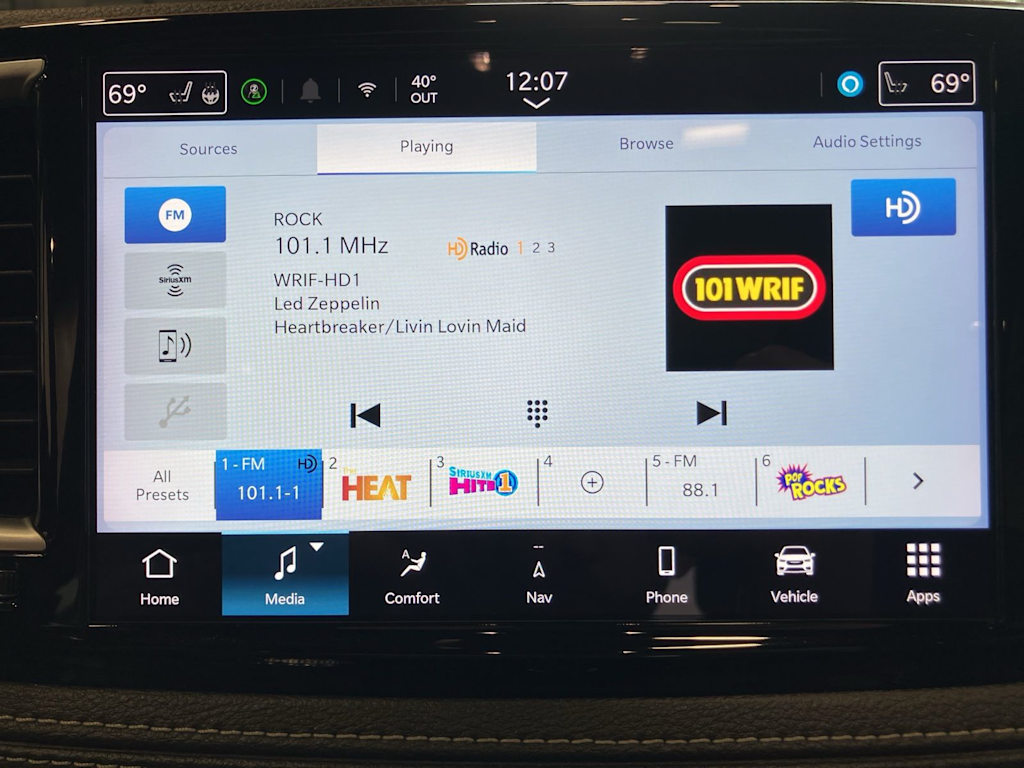 Thumbnail: 2025 Chrysler Pacifica - 11