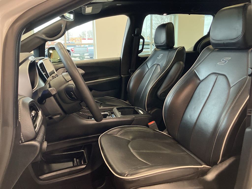 Thumbnail: 2025 Chrysler Pacifica - 9