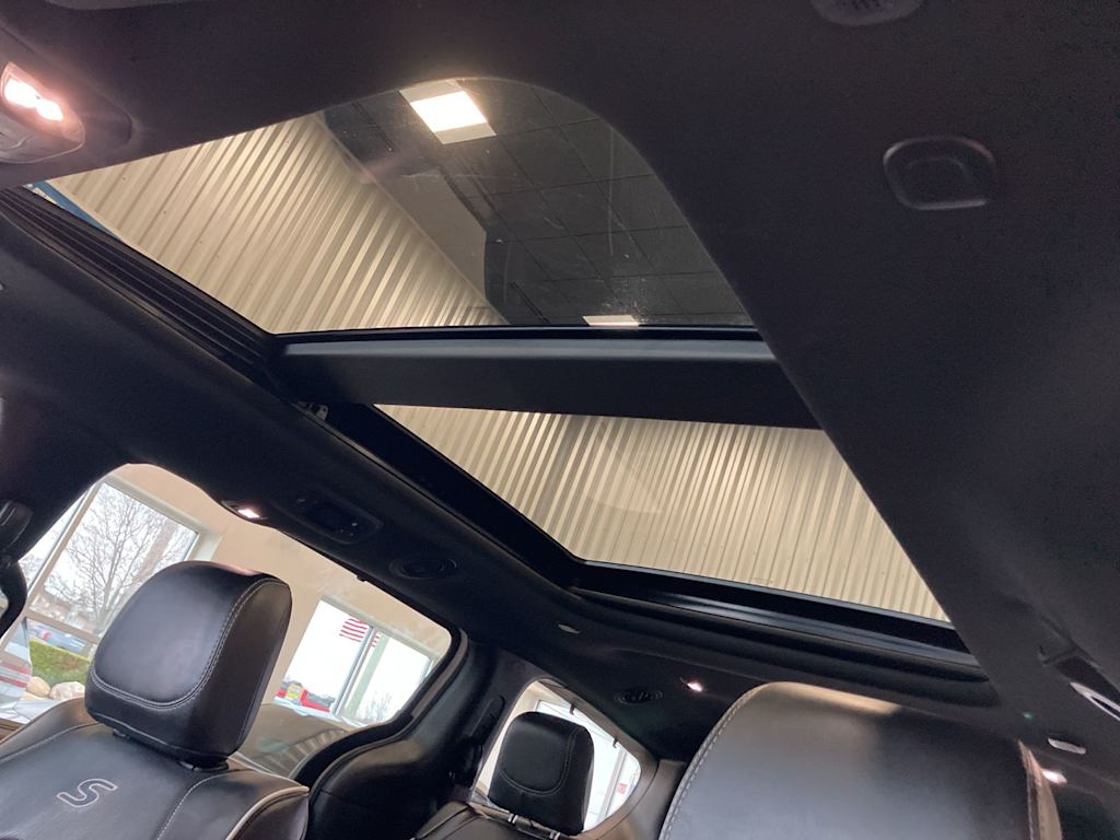 Thumbnail: 2025 Chrysler Pacifica - 18