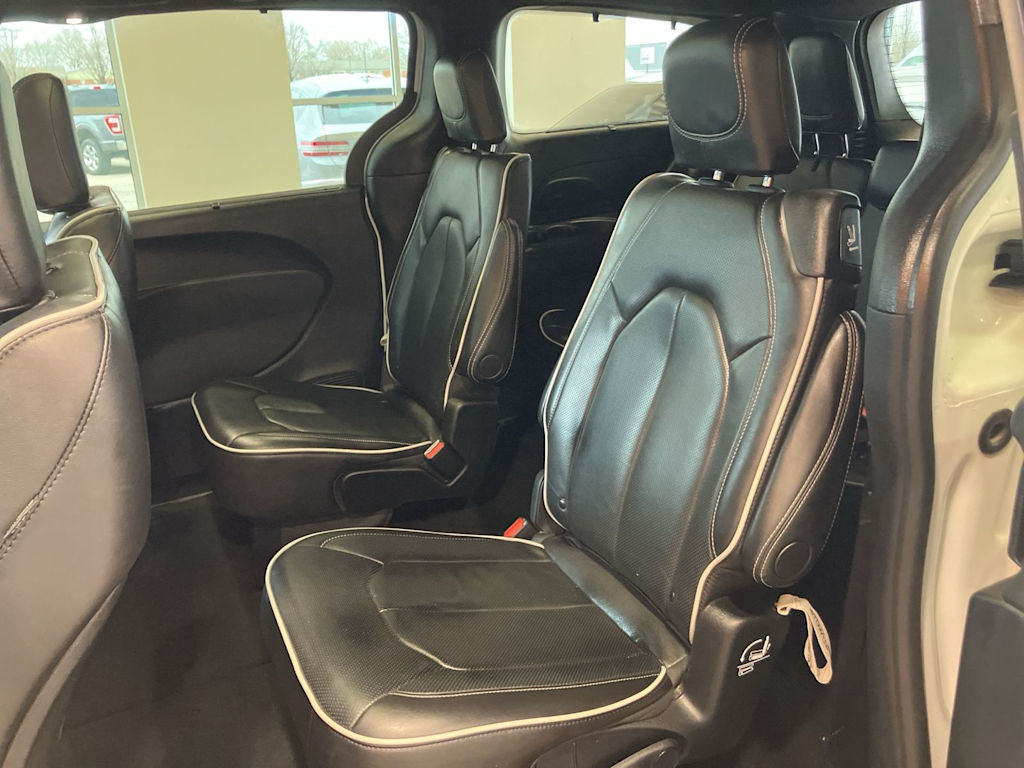 Thumbnail: 2025 Chrysler Pacifica - 10