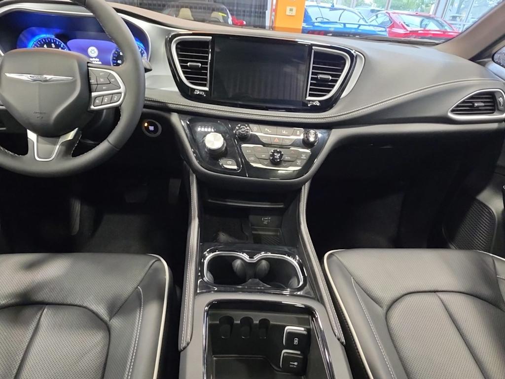 Thumbnail: 2026 Chrysler Pacifica - 2