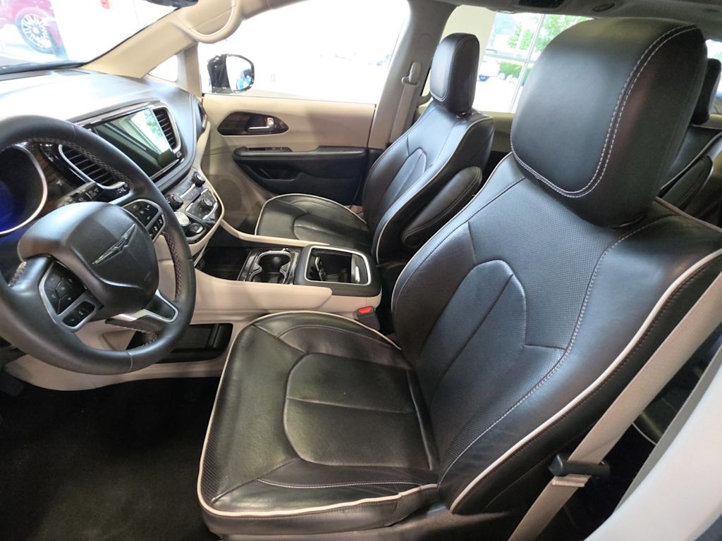 Thumbnail: 2023 Chrysler Pacifica - 8