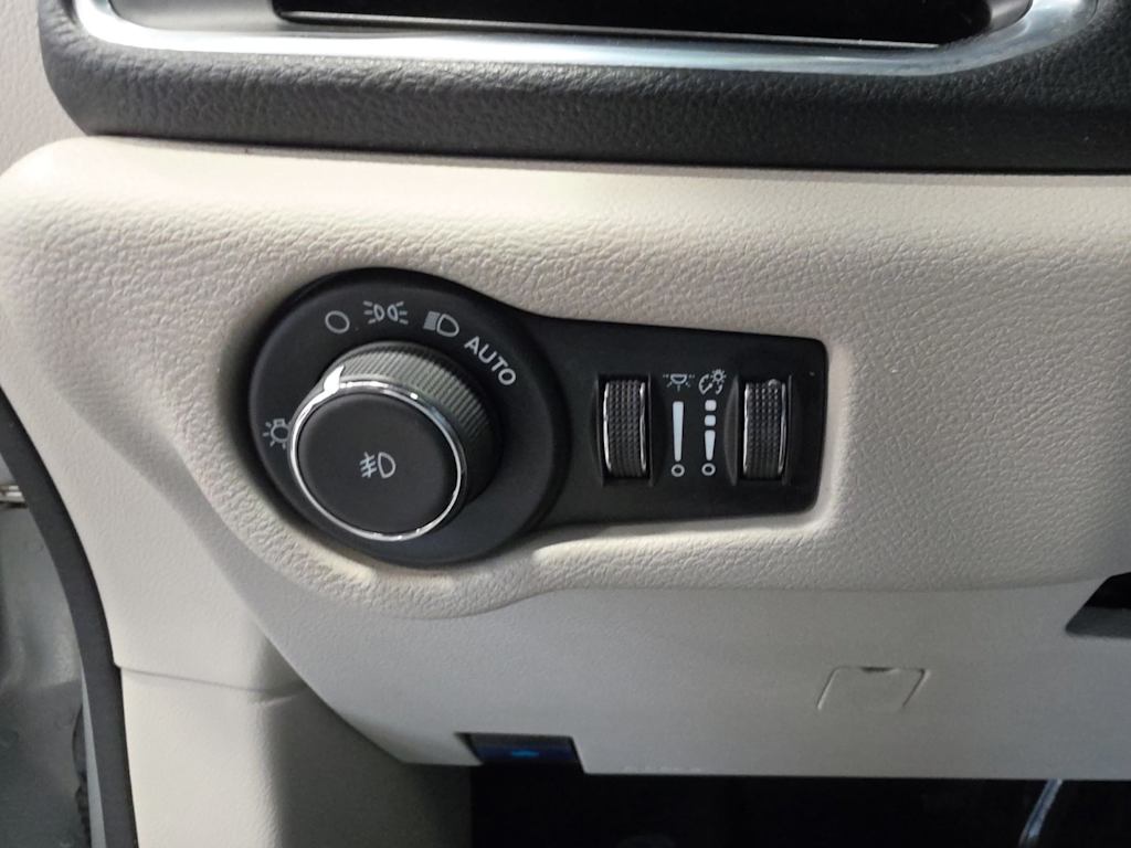 Thumbnail: 2023 Chrysler Pacifica - 27