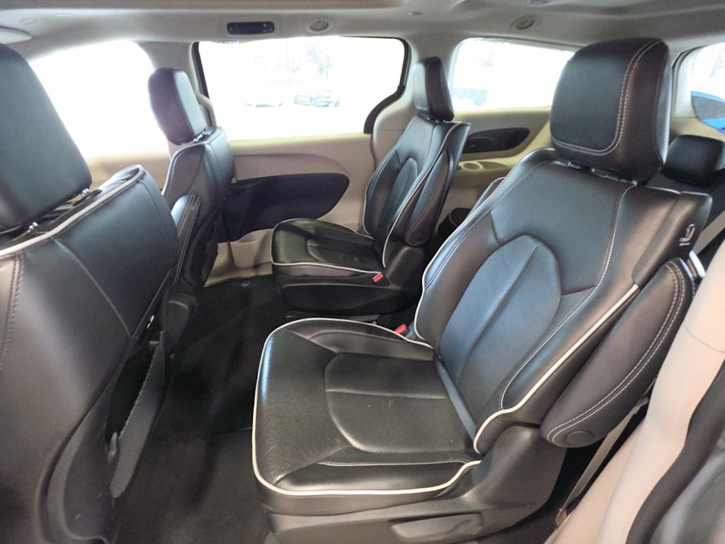 Thumbnail: 2023 Chrysler Pacifica - 9