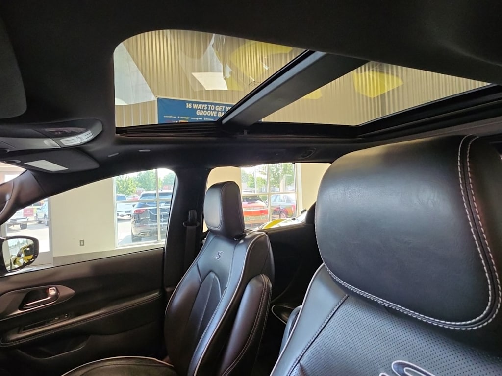 Thumbnail: 2021 Chrysler Pacifica - 23