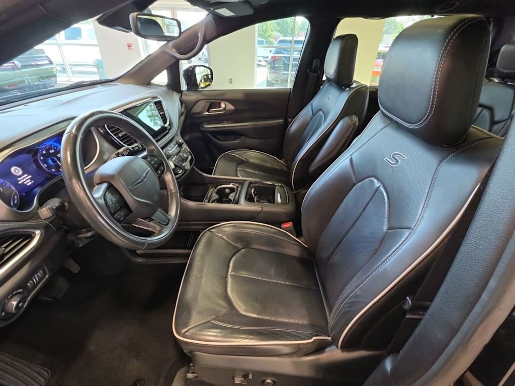 Thumbnail: 2021 Chrysler Pacifica - 8