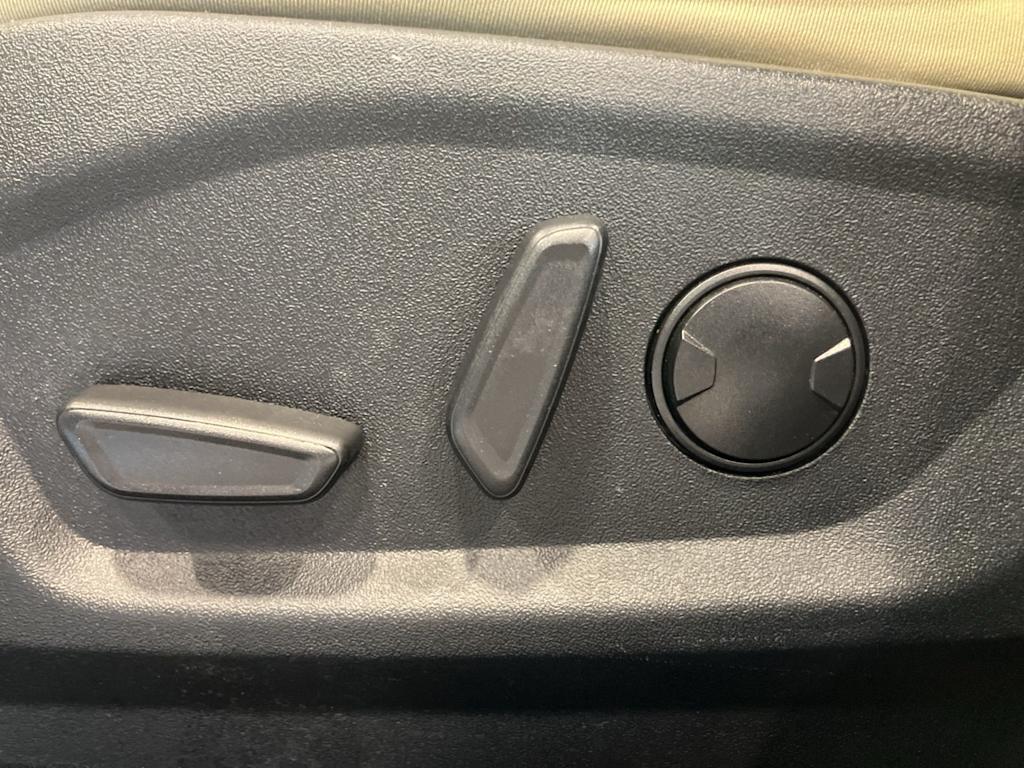 Thumbnail: 2021 Ford Edge - 16