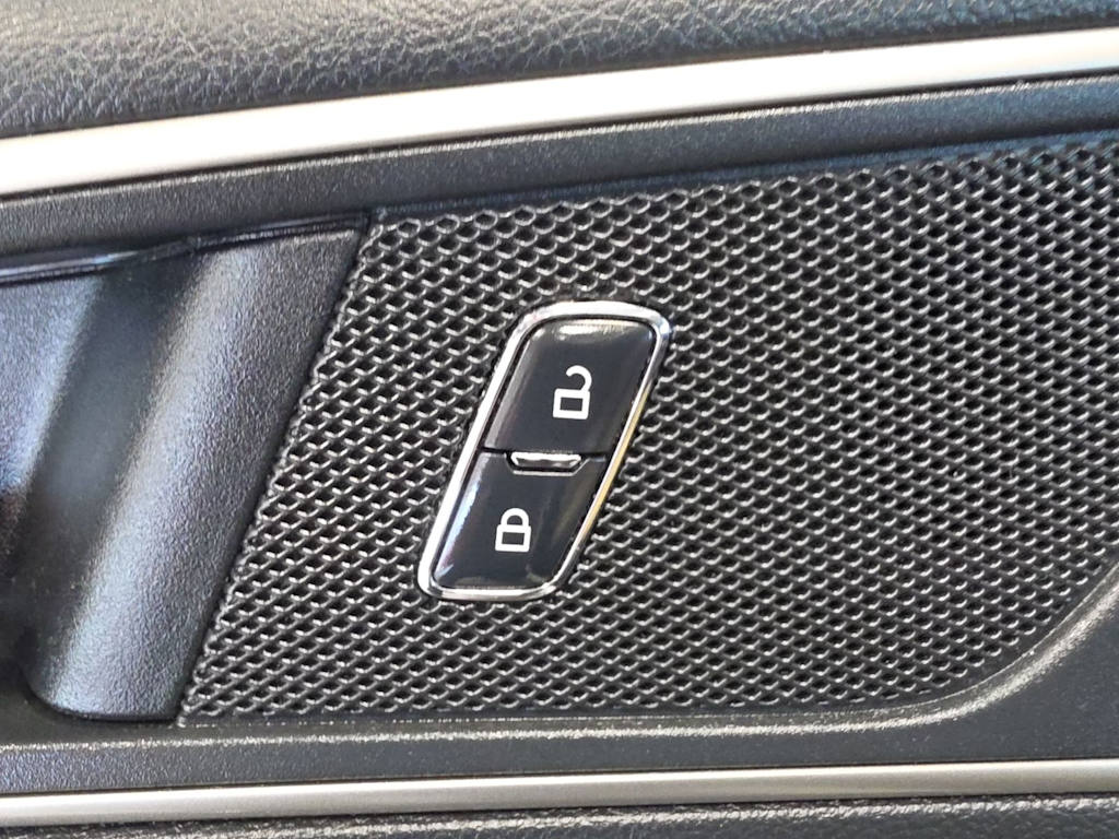 Thumbnail: 2017 Ford Edge - 25