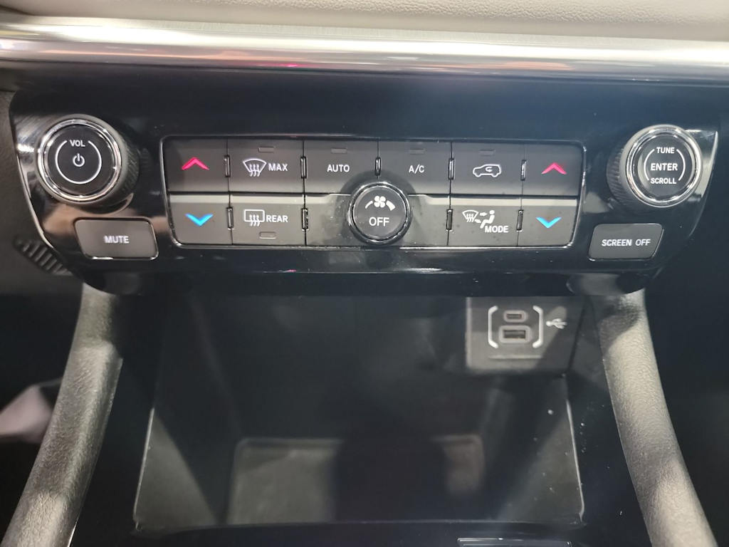 Thumbnail: 2024 Jeep Compass - 23