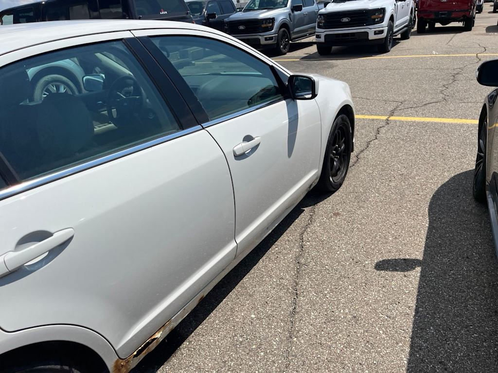 Thumbnail: 2010 Ford Fusion - 21
