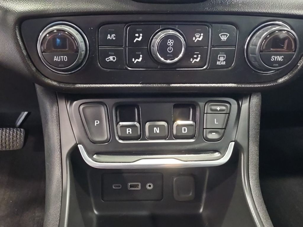 Thumbnail: 2020 GMC Terrain - 29