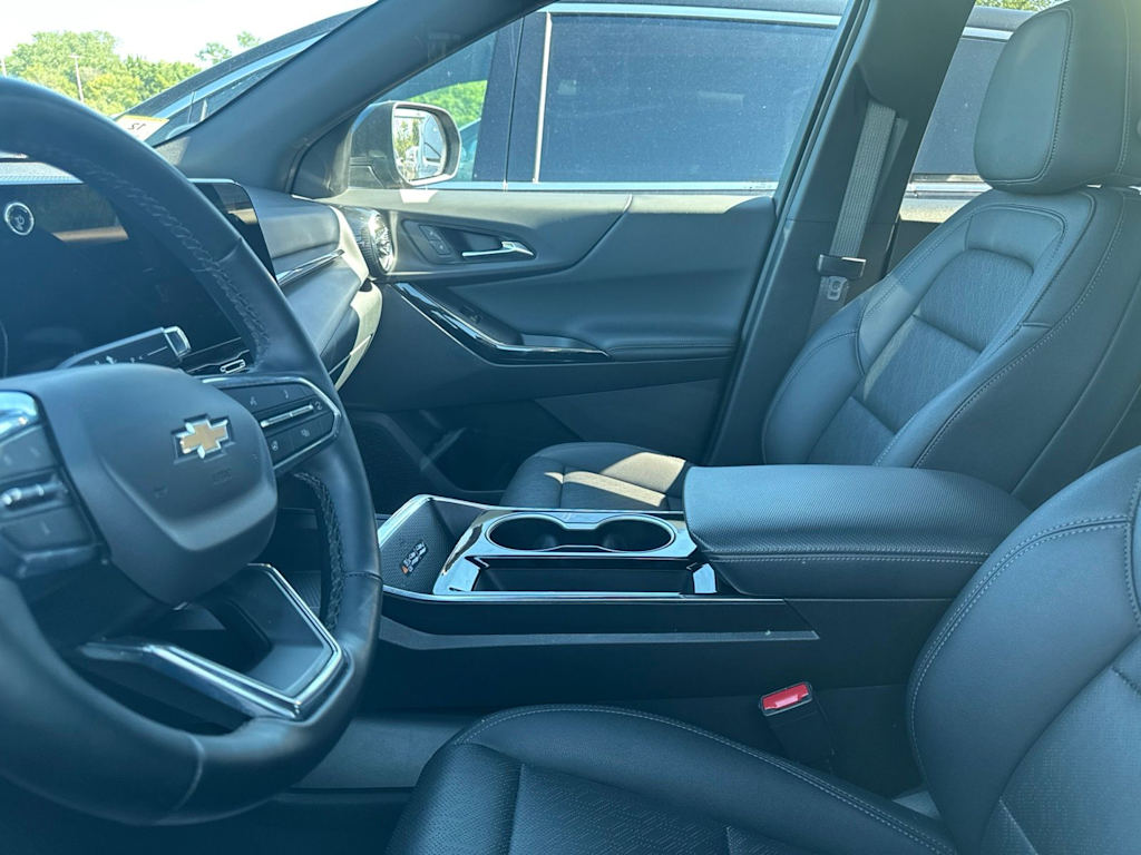 Thumbnail: 2025 Chevrolet Equinox - 32