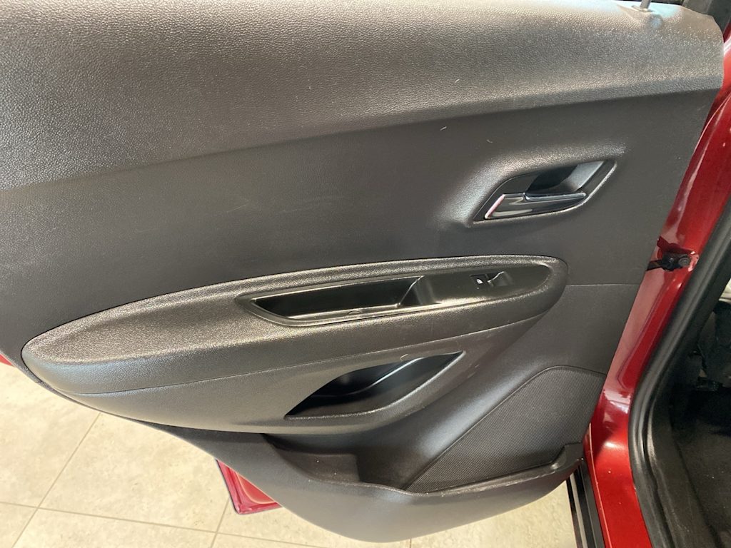 Thumbnail: 2020 Chevrolet Trax - 27