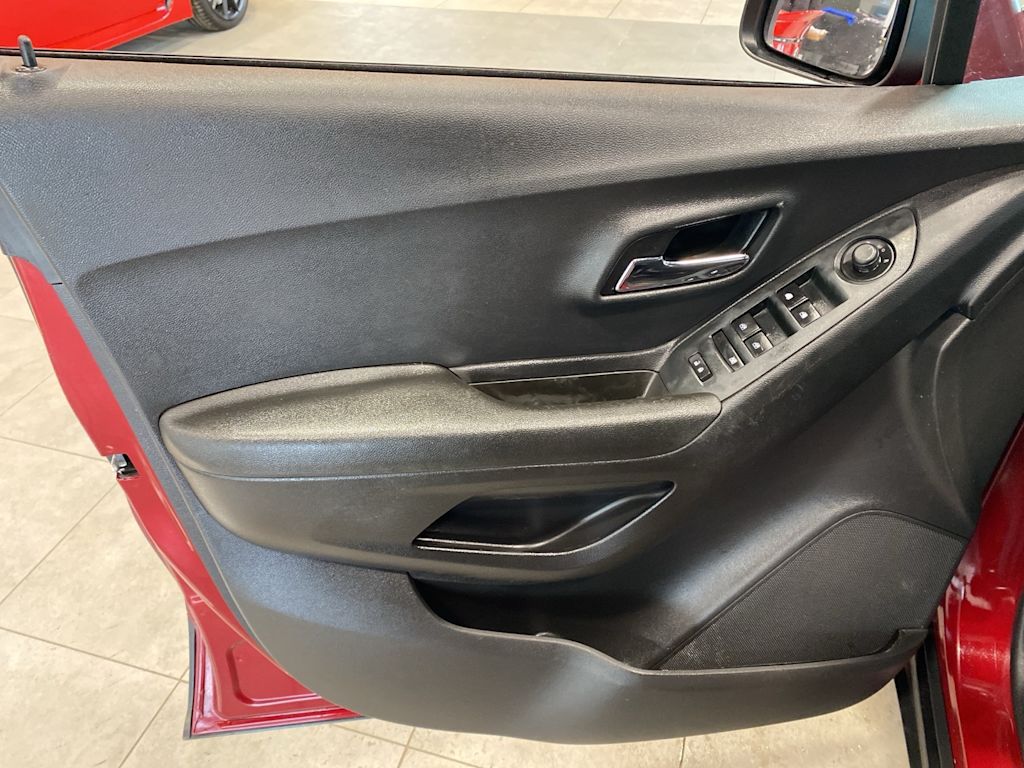 Thumbnail: 2020 Chevrolet Trax - 21