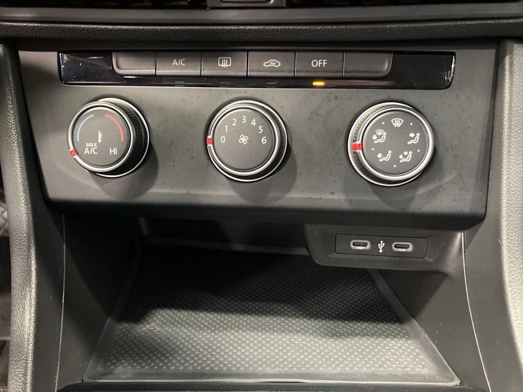 Thumbnail: 2024 Volkswagen Jetta - 22