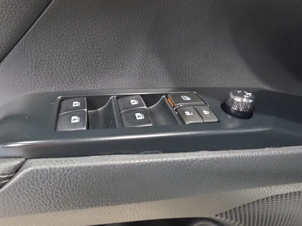 Thumbnail: 2019 Toyota Camry - 27