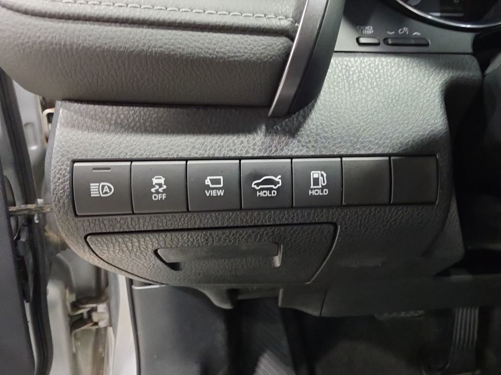 Thumbnail: 2019 Toyota Camry - 28