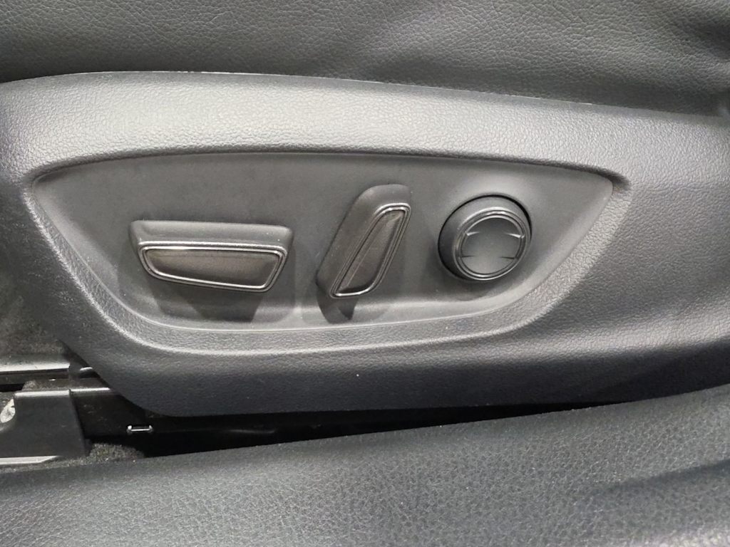 Thumbnail: 2019 Toyota Camry - 26