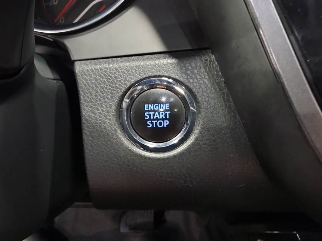 Thumbnail: 2019 Toyota Camry - 31