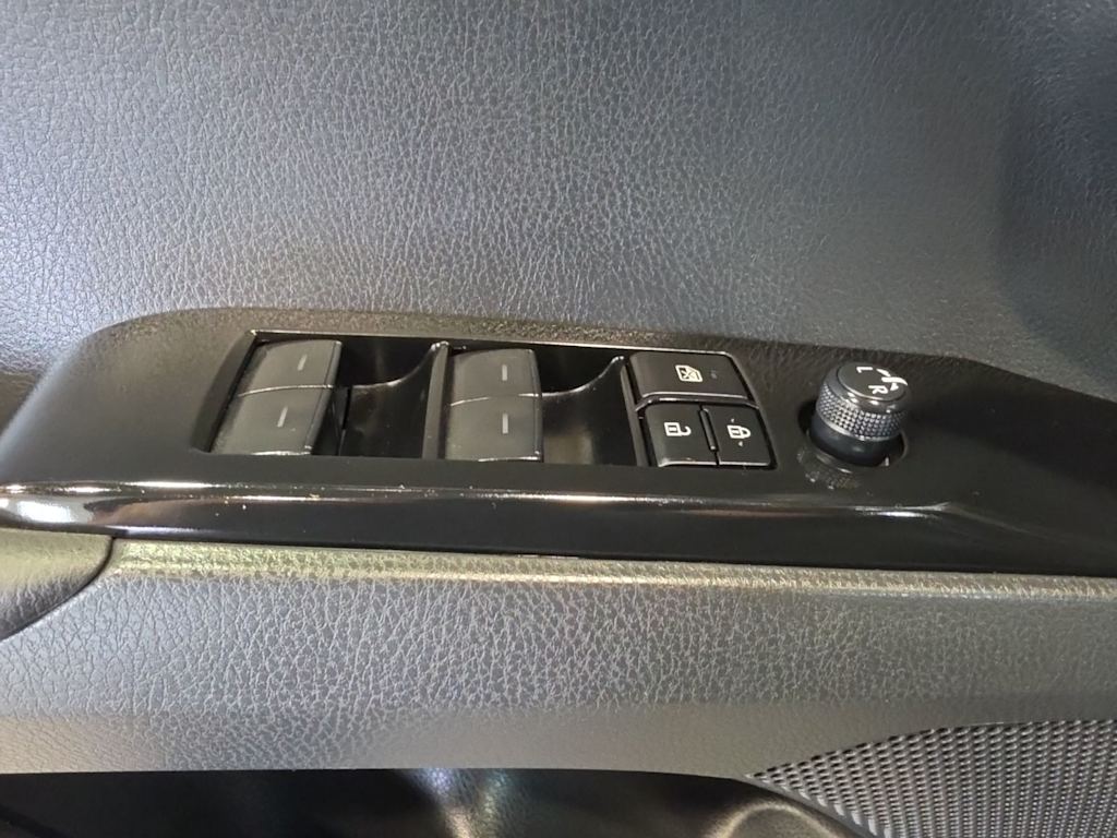 Thumbnail: 2025 Toyota Camry - 20