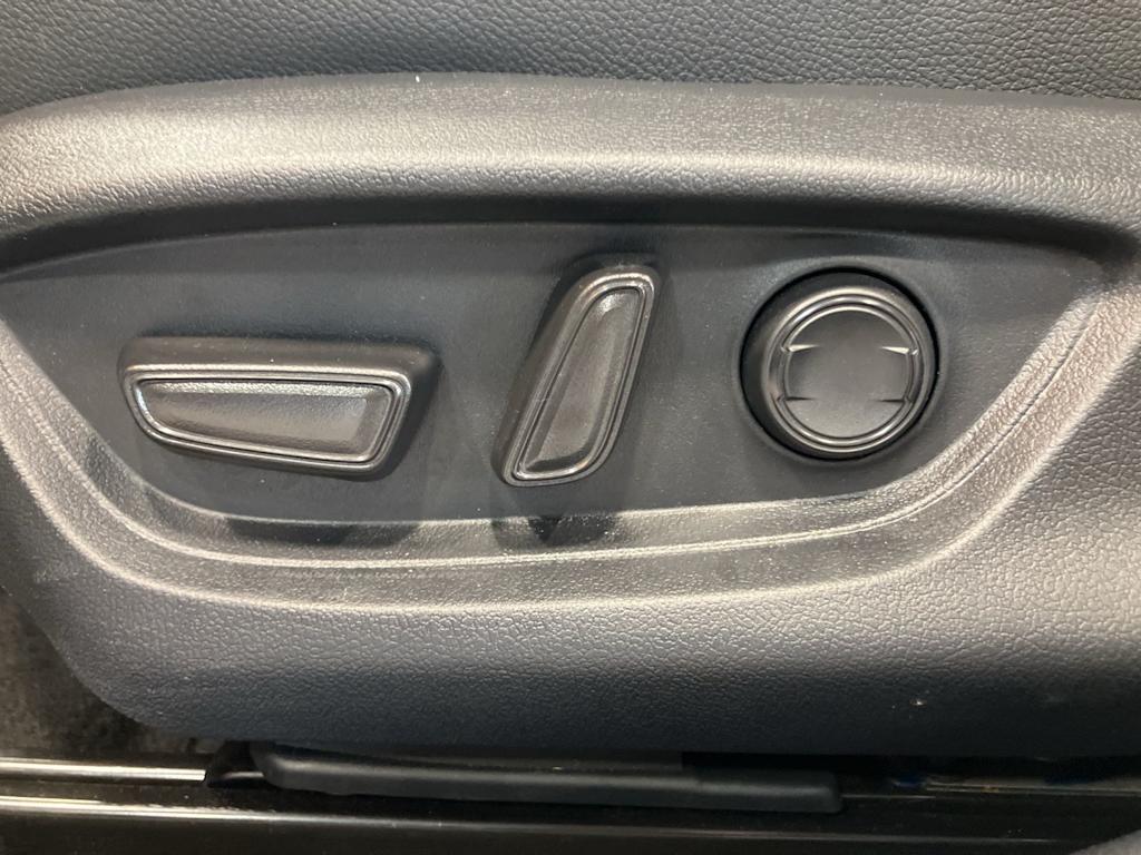 Thumbnail: 2025 Toyota Camry - 19