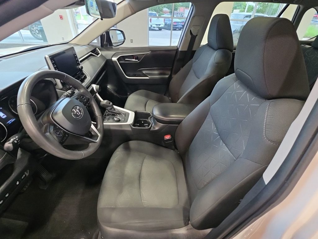 Thumbnail: 2022 Toyota RAV4 - 8