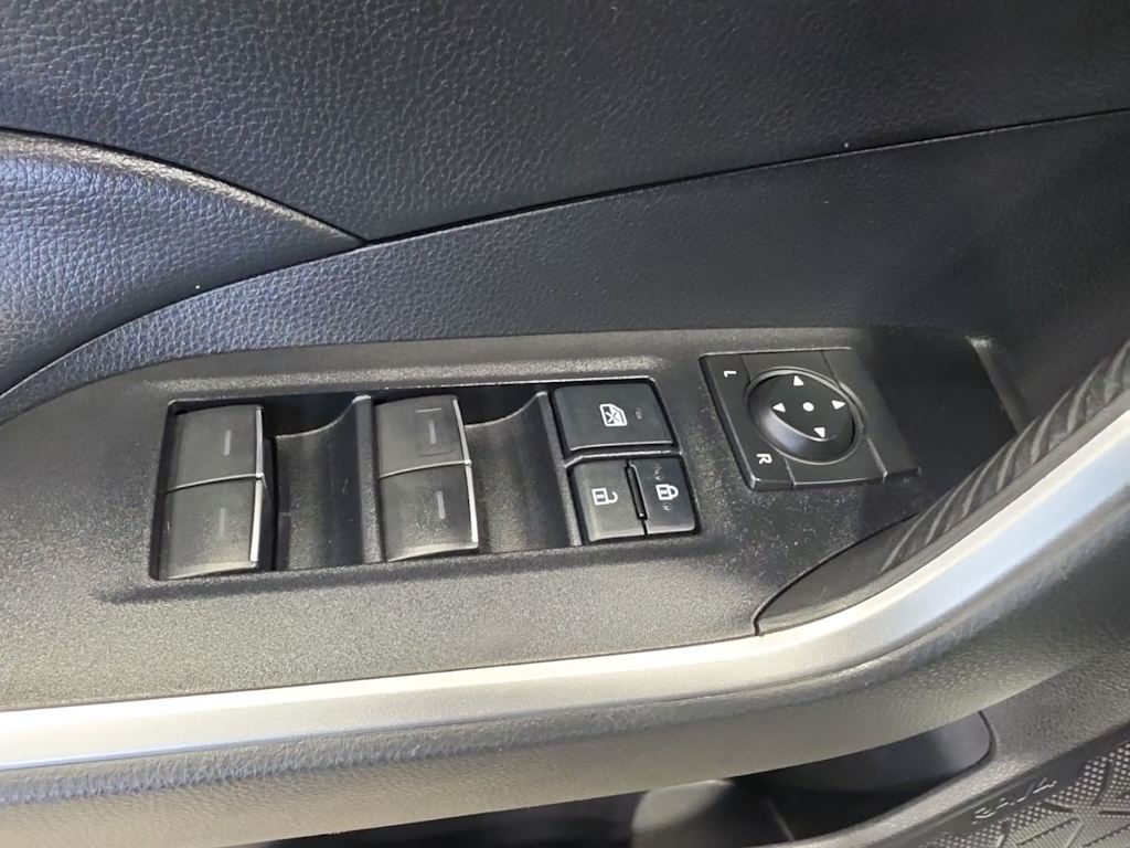 Thumbnail: 2022 Toyota RAV4 - 23