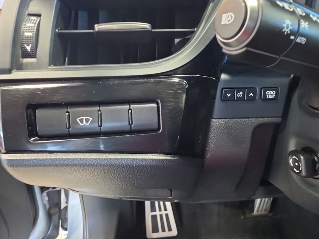 Thumbnail: 2022 Lexus ES - 29