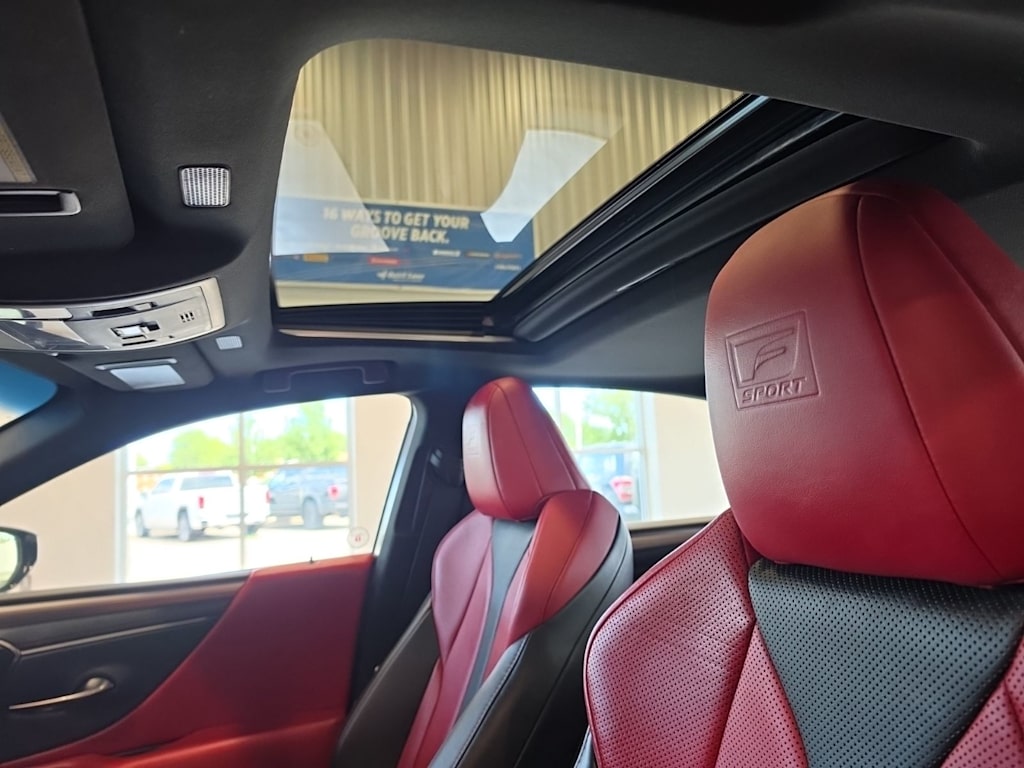 Thumbnail: 2022 Lexus ES - 25