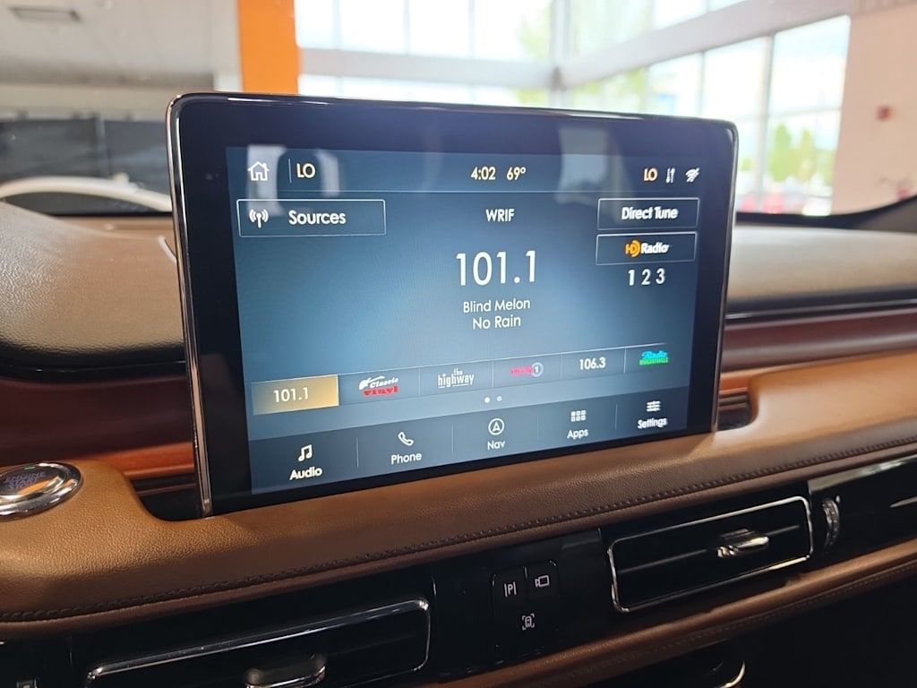 Thumbnail: 2020 Lincoln Aviator - 35