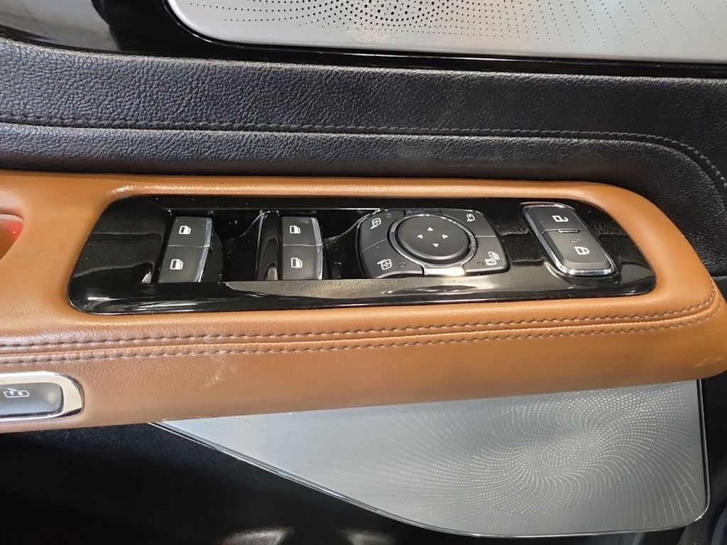 Thumbnail: 2020 Lincoln Aviator - 28