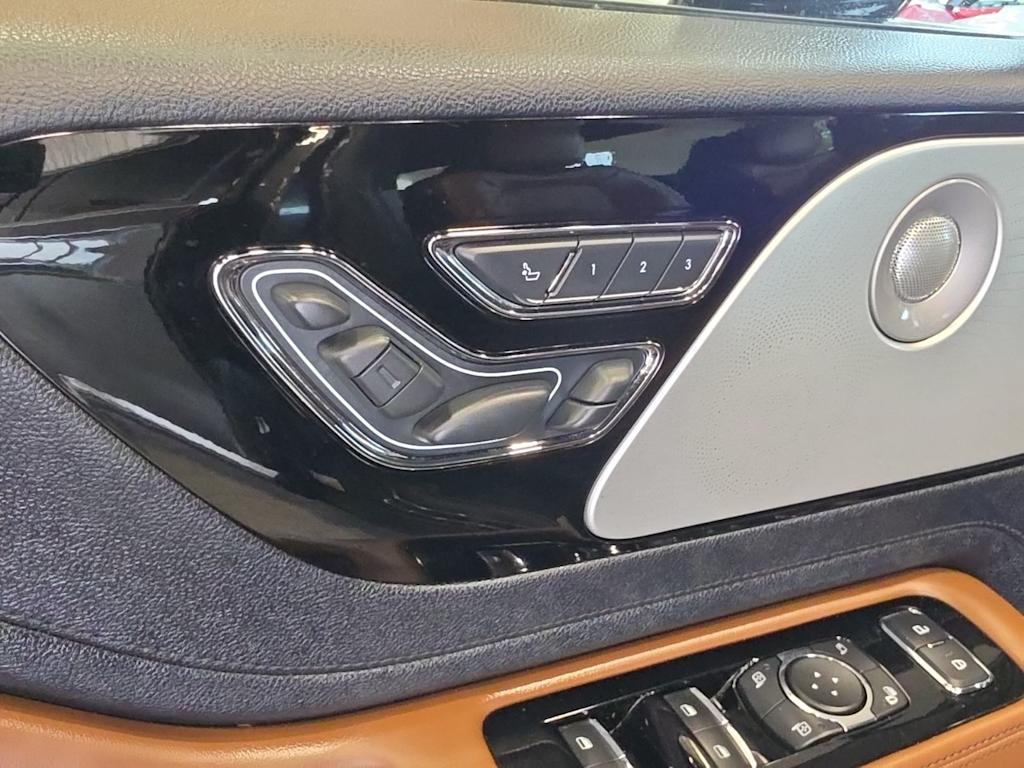 Thumbnail: 2020 Lincoln Aviator - 29