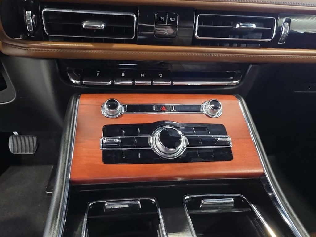 Thumbnail: 2020 Lincoln Aviator - 10