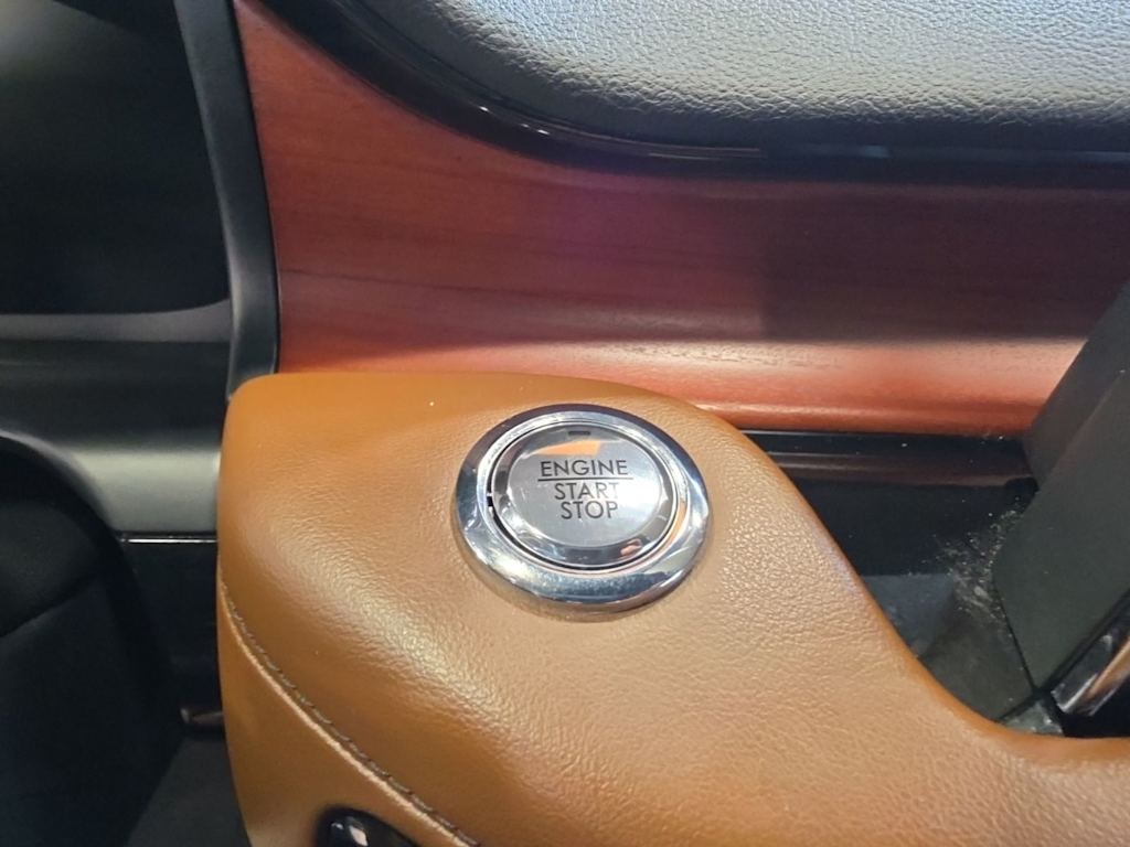 Thumbnail: 2020 Lincoln Aviator - 32
