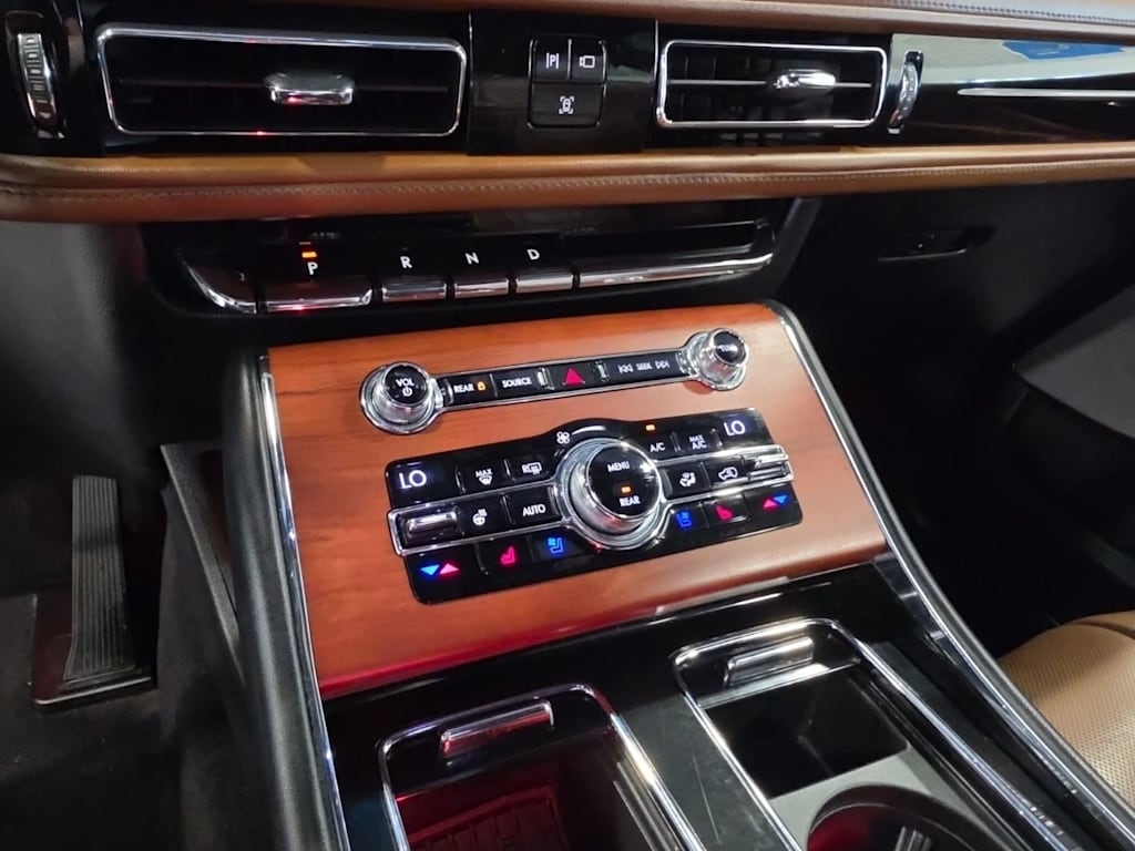 Thumbnail: 2020 Lincoln Aviator - 34