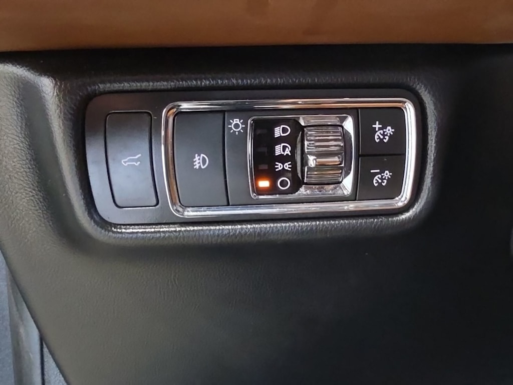 Thumbnail: 2020 Lincoln Aviator - 30